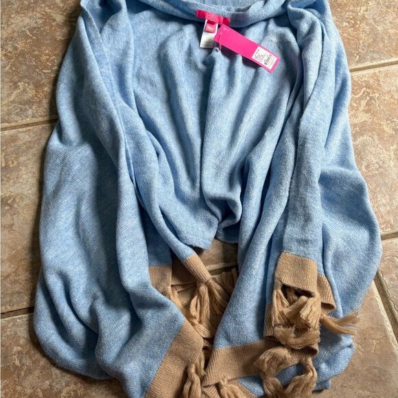 Lilly Pulitzer Blue and Tan Knit Shrug with Cozy Texture - Picture 4 of 7